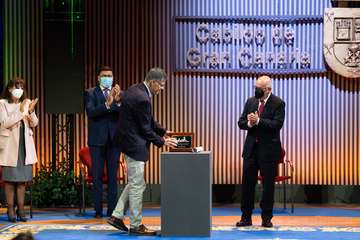 El Cabildo entrega sus honores y distinciones a 19 personas y entidades por su labor en favor de la sociedad grancanaria/TA.